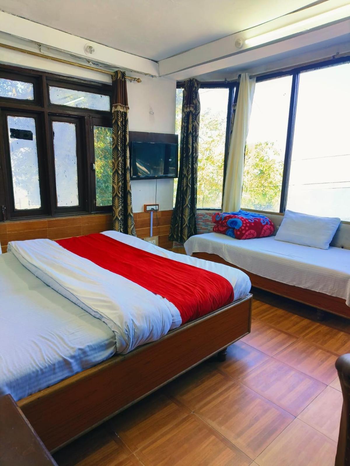 Hotel Holiday Dalhousie - Near Ghandhi Chowk Mall Road מראה חיצוני תמונה